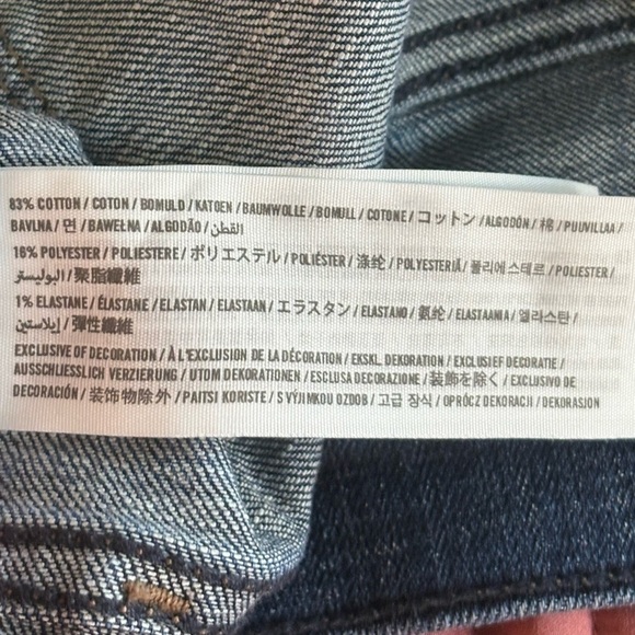 Abercrombie snd Fitch Low Rise Denim Jean Short size 10 Cuffed Distressed - Picture 6 of 6